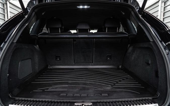 Porsche Cayenne cena 229000 przebieg: 240000, rok produkcji 2015 z Strzegom małe 596